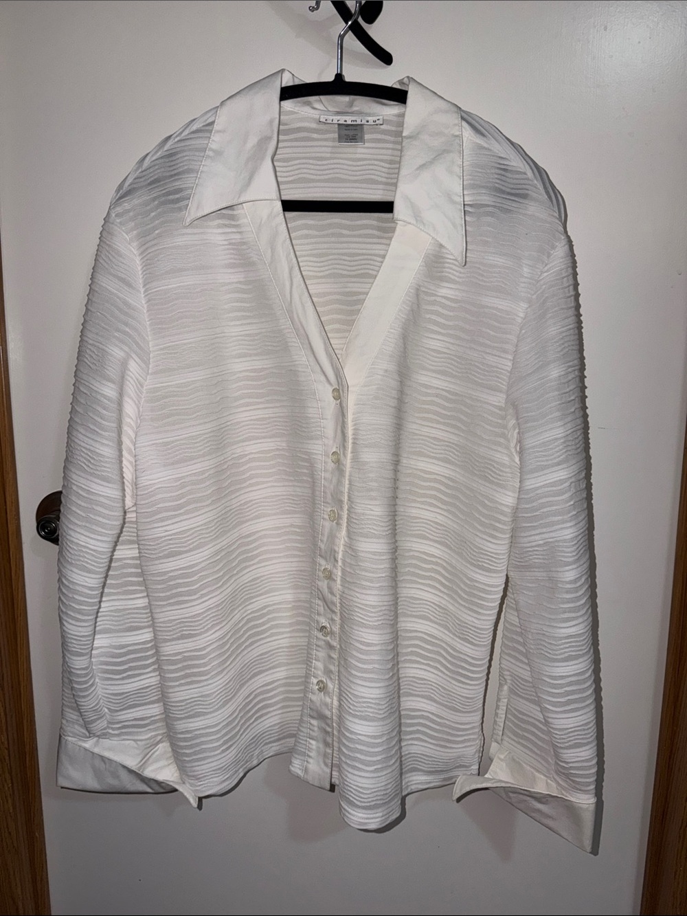 Amisu Cream Wave-Textured Button-Down Shirt